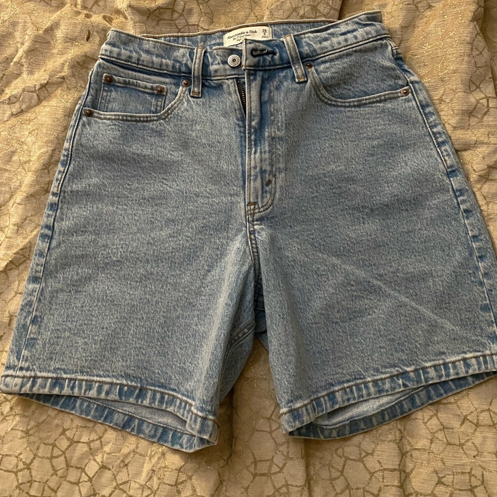 Abercrombie 7 inch dad short